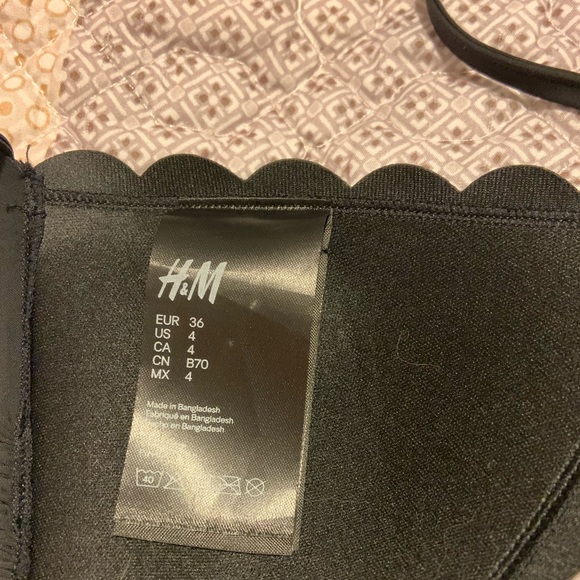 Black Scalloped H&M Bikini Top - Picture 2 of 2